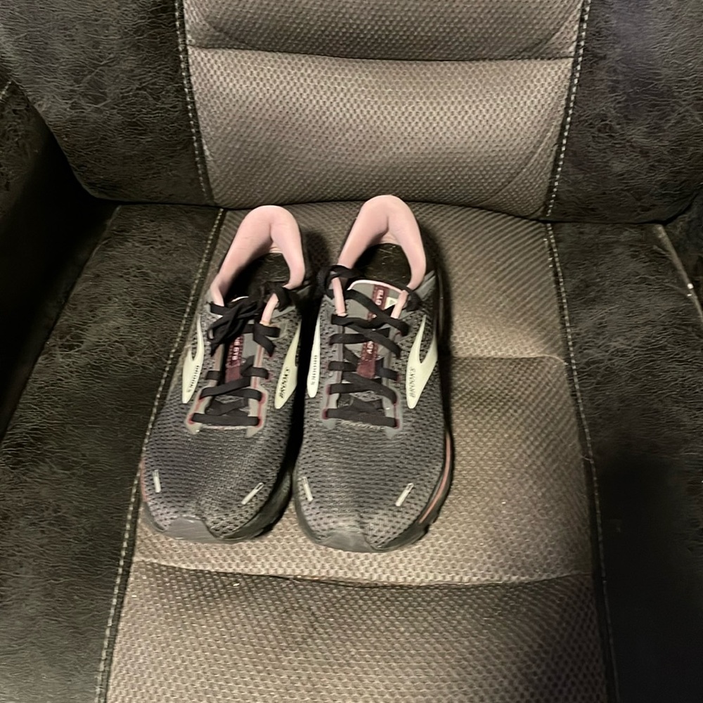 Women’s Brooks Adrenaline GTS 22.
